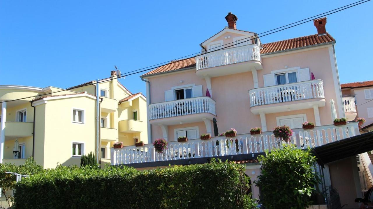 Apartments Ravlic Malinska Exterior foto